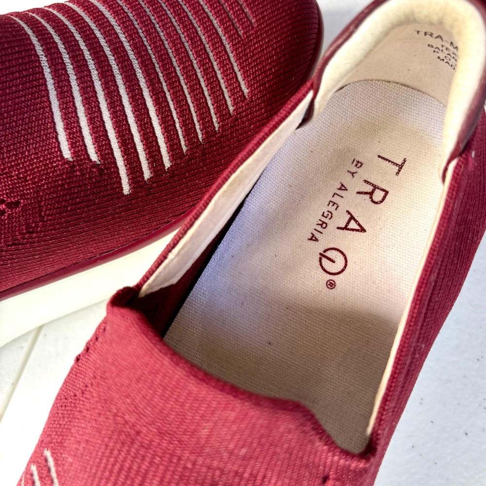 Traq by Alegria Burgundy Mystiq Peeps Platform Slip-On Sneakers Sz 37, 7-7.5 - Picture 8 of 16